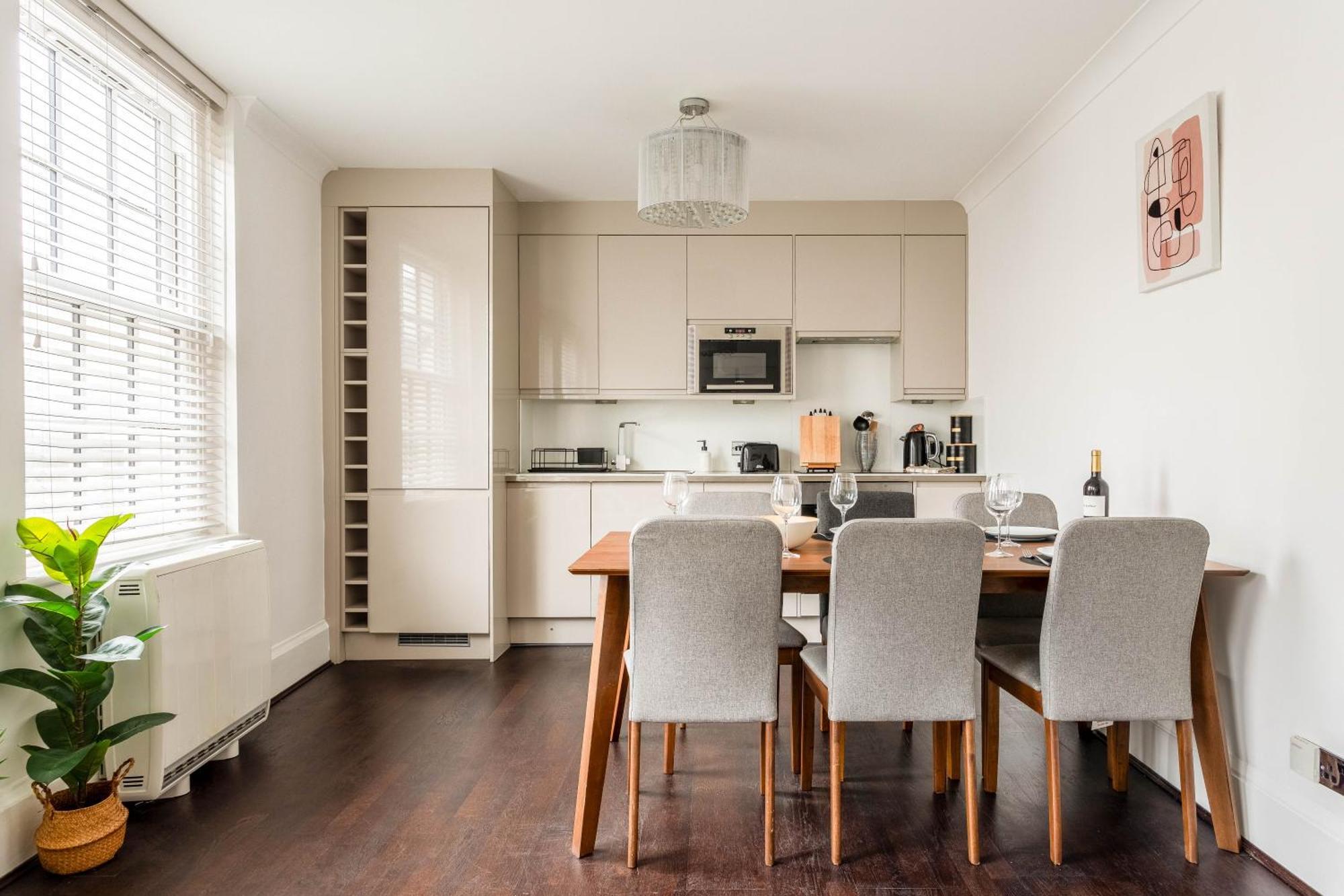 Super - 3 Large Bedrooms - Hosted By Agf Brighton